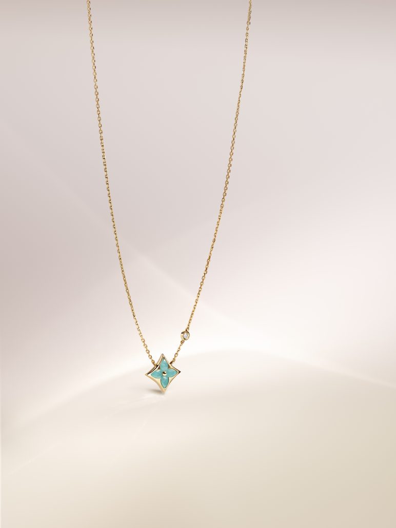 LOUIS VUITTON JEWELRY COLOR BLOSSOM AMAZONITE PENDANT STILL LIFE