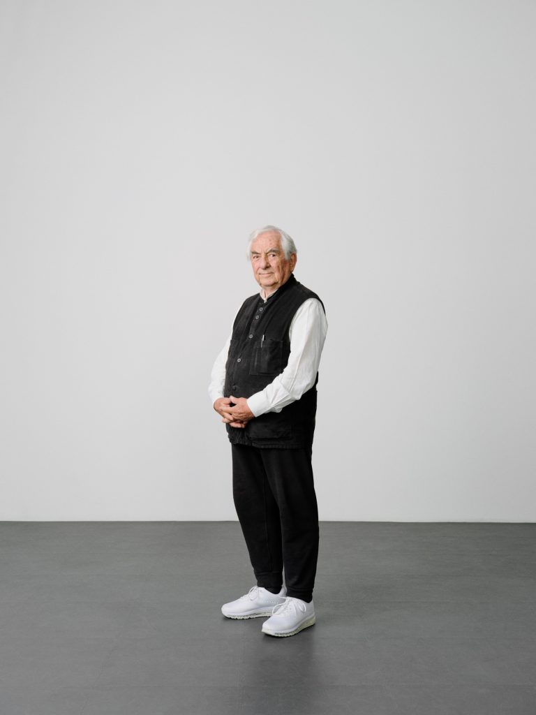 Louis Vuitton Artycapucines 2022 Chapter 4 Artist Portrait Daniel Buren 768x1024 1