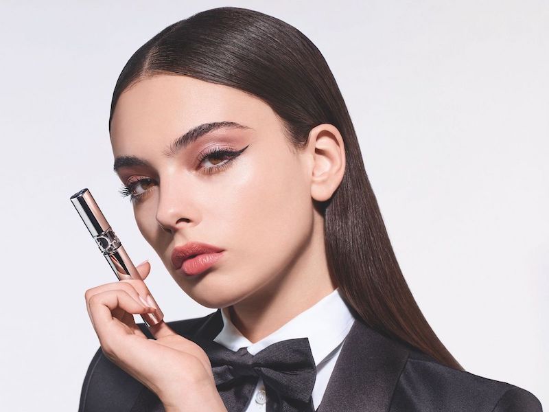 M023 DIORSHOW 24 M01F Main with Product NEW SW F39