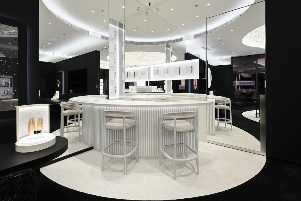 SHOPPING AREA 01 1024x683 1