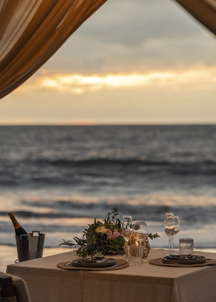 oneonly mandarina jetty beach club cabana private dining detail 2