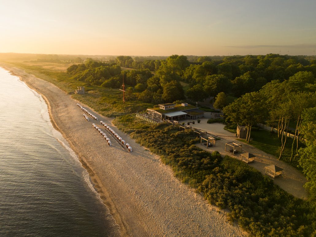 weissenhaus private nature luxury resort bootshaus drohnenaufnahme kopie