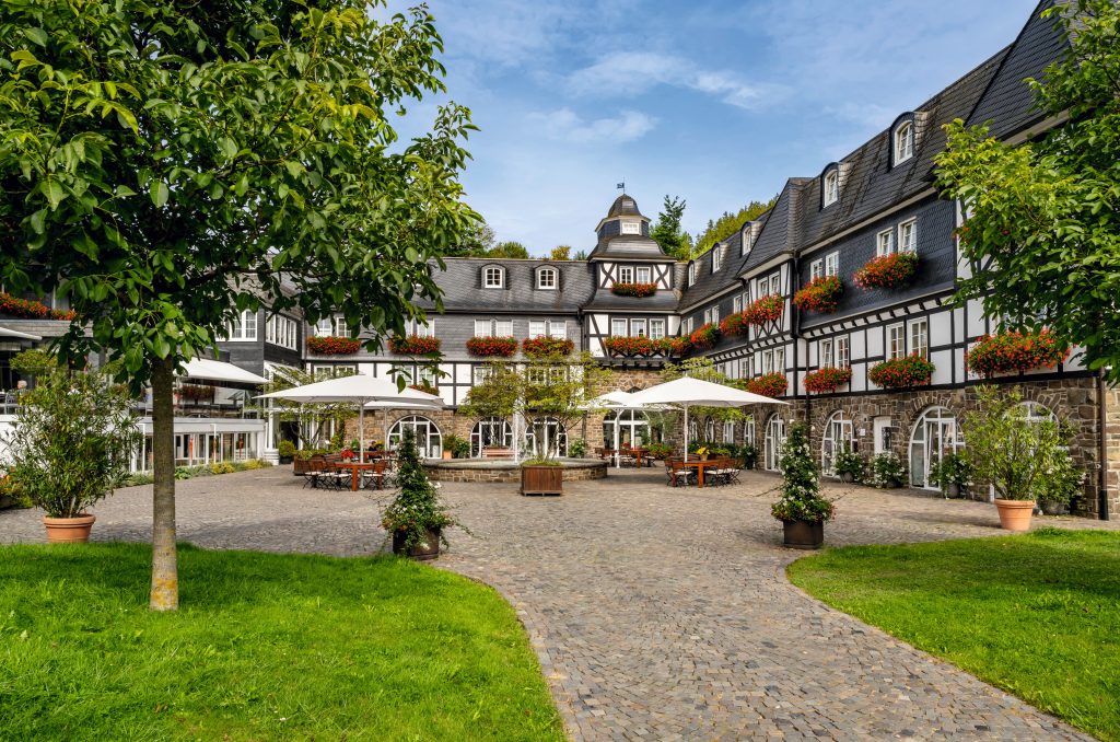Aussenansicht Hotel Deimann c Guenter Standl 1024x678 1