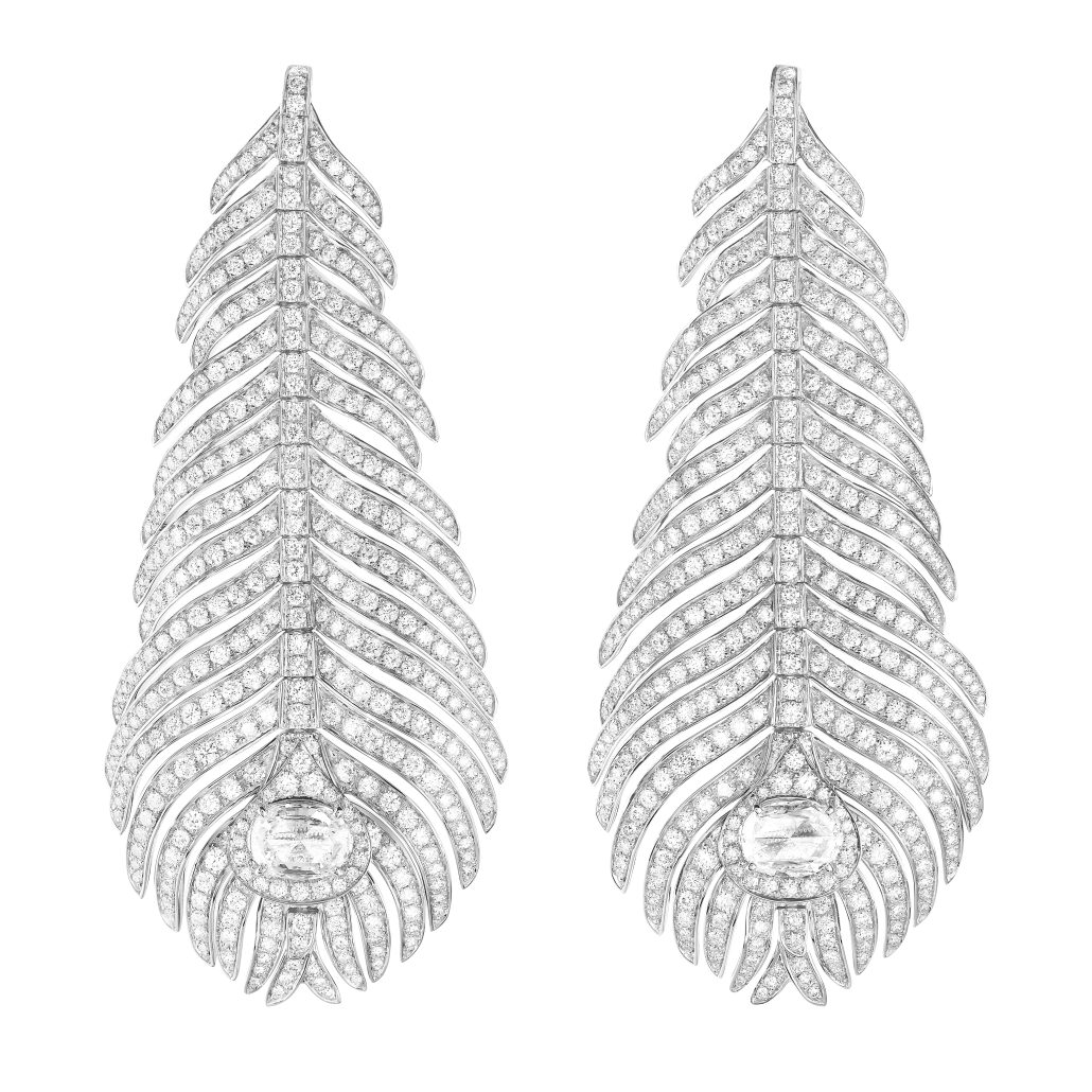 BOUCHERON BOUCLES D8217OREILLES PLUME DE PAON