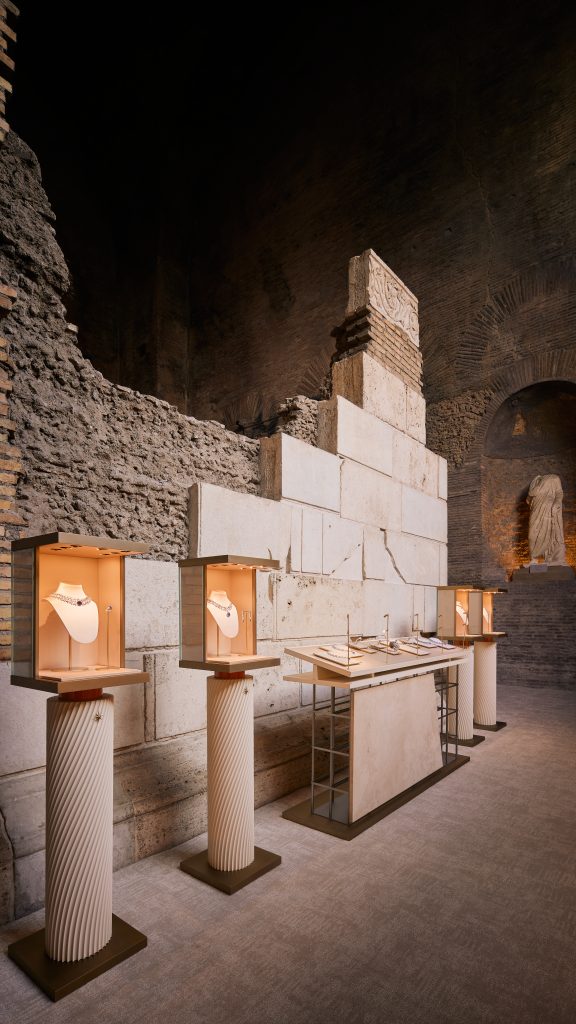 Bvlgari High Jewellery AETERNA Showroom © Simone Fiorini 9 576x1024 1