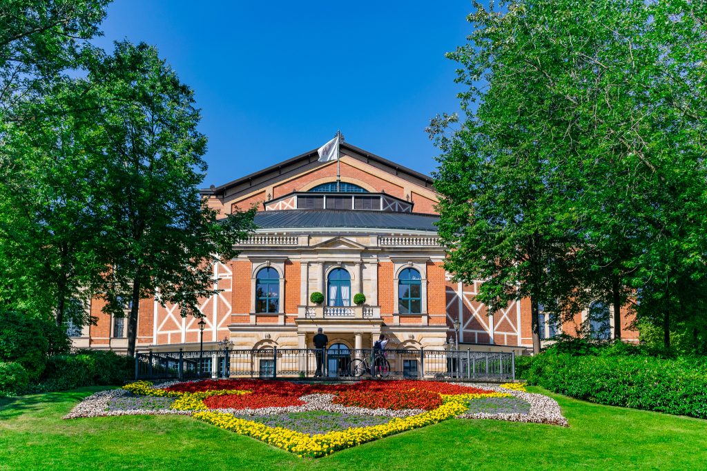 Festspielpark mit Richard Wagner Festspielhaus Bayreuth c Bayreuth Marketing Tourismus GmbH Meike Kratzer 1024x683 1