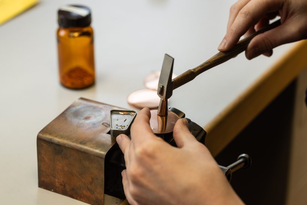 LE REGULATEUR GRAND FEU ENAMEL 1 1024x683 1