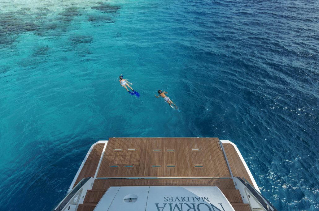 Snorkeling Caucasian Family 04