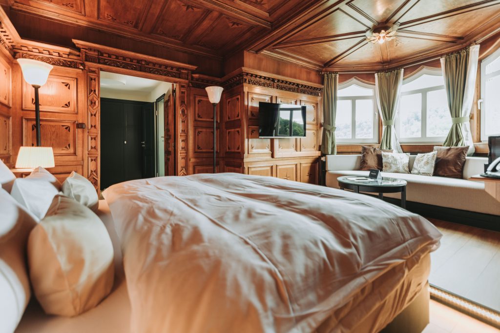 Turmzimmer Villa Romantik Hotel FreiWerkcRitter von Kempski Privathotels 1024x683 1