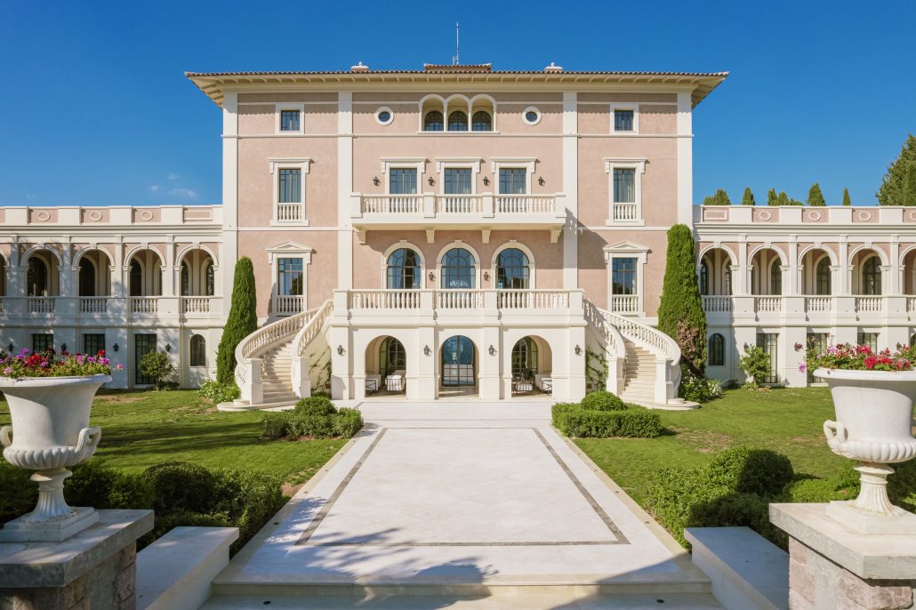 exclusive homes chateau de la croix des gardes 12