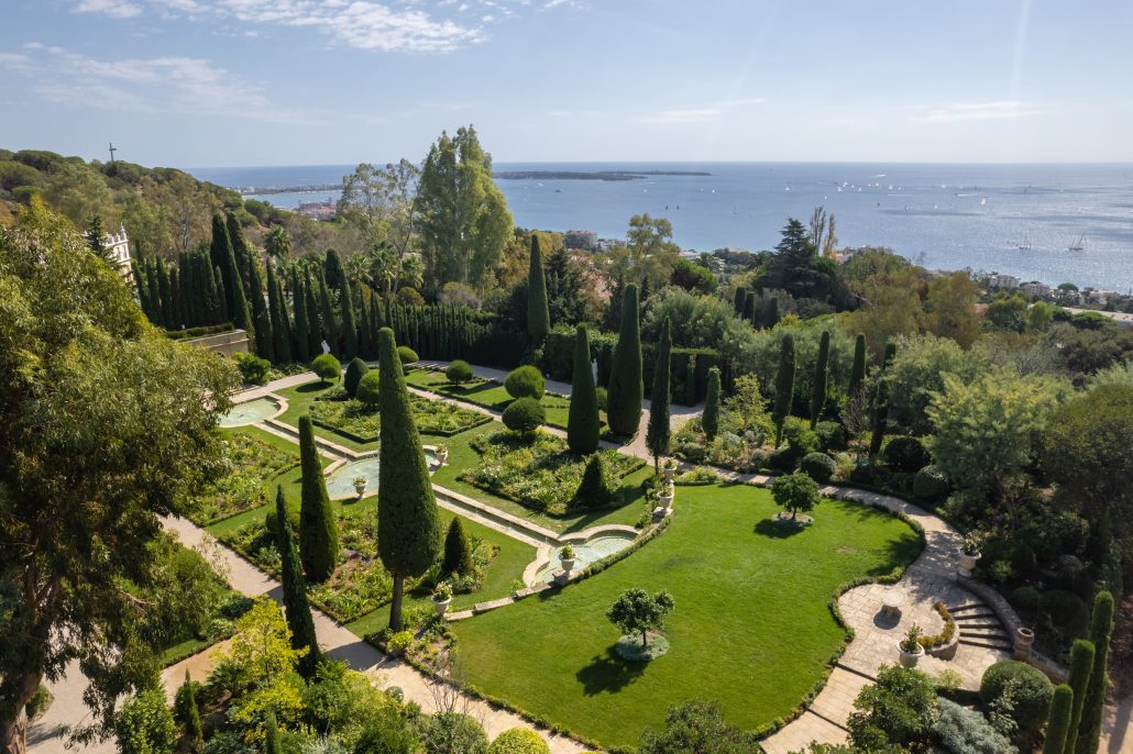 exclusive homes chateau de la croix des gardes 9