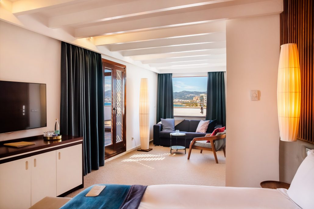 geraeumiges zimmer hotel portixol