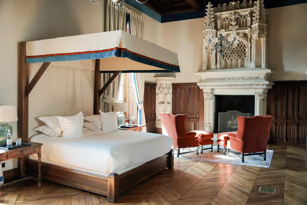 Chateau Sainte Sabine ChambresSuites Suite Salle des Gardes 1 ©Maison Kalos 1024x683 1