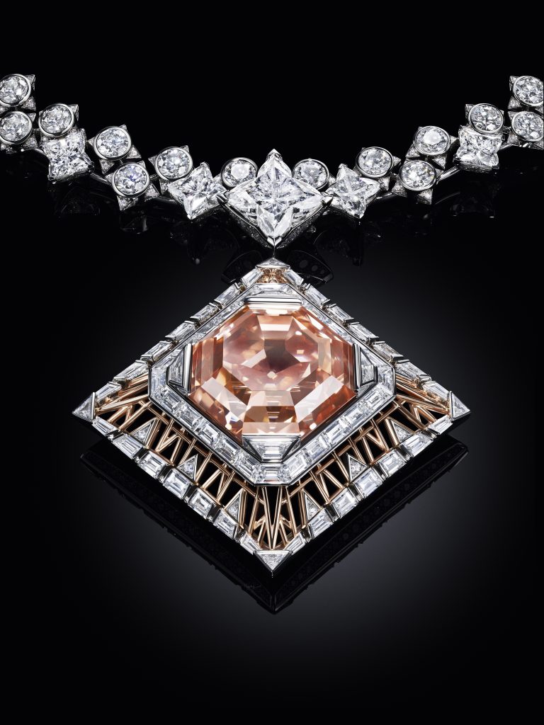 LOUIS VUITTON HJ AWAKENED STILL LIFE COEUR DE PARIS NECKLACE CLOSE UP©Thomas Legrand 768x1024 1