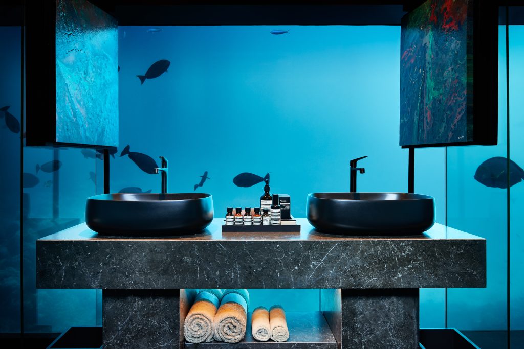 The Muraka Undersea Bathroom c Justin Nicholas 1024x683 1
