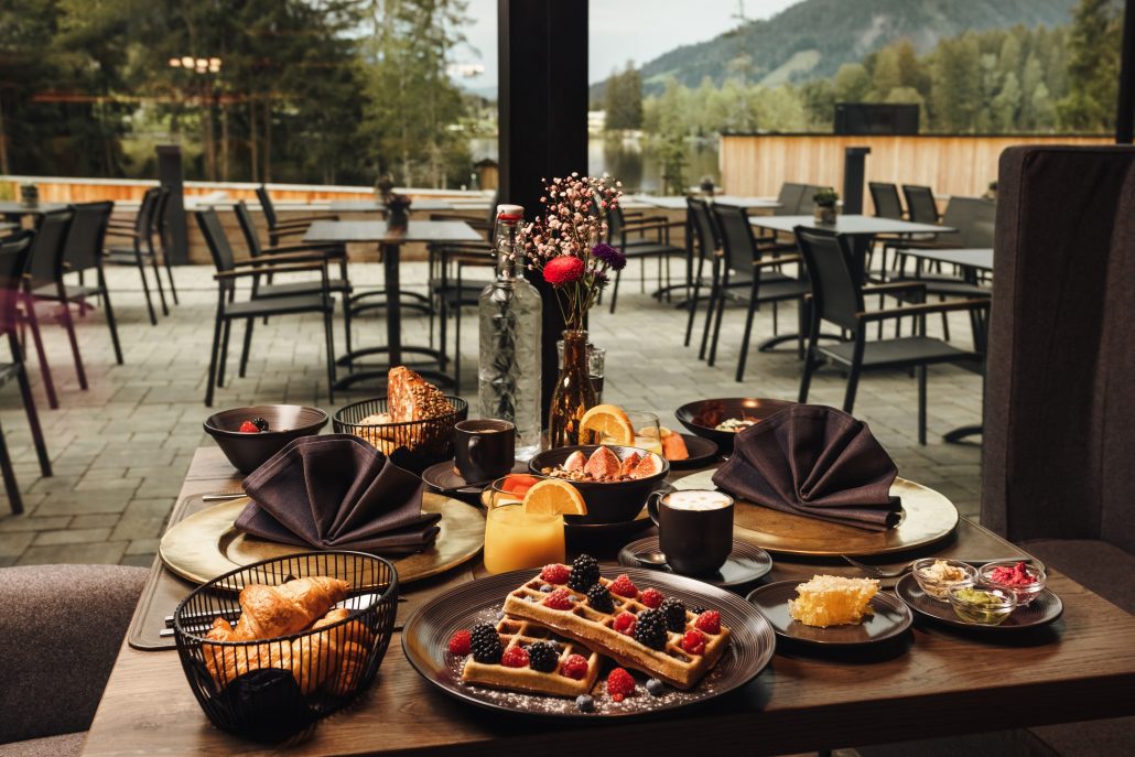 vielfaeltiges fruehstueck c jukka pehkonen alpenhotel kitzbuehel