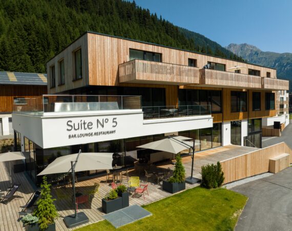 aussenbereich im sommer bildarchiv all suite resorts oetztal 1