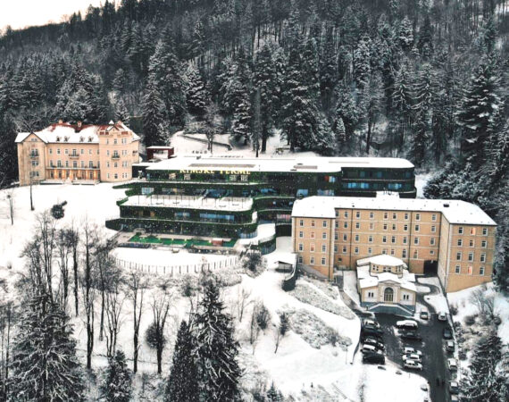 winterliche aussenansicht rimske terme