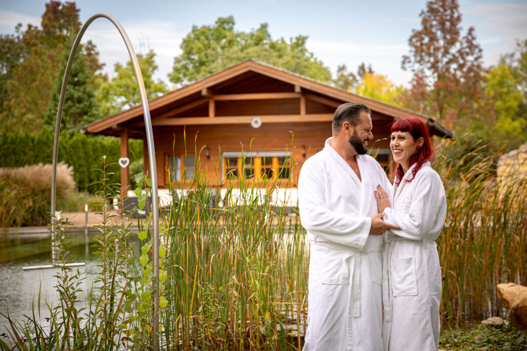 zweisamkeit inmitten der wunderschoenen natur am naturbadesee geniessen vila vita pannonia