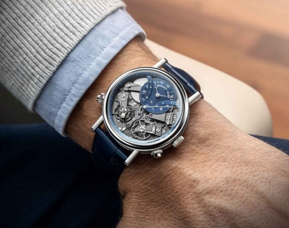 03 7077BBGY9XV lifestyle wrist Low resolution 72 dpi JPG 16184