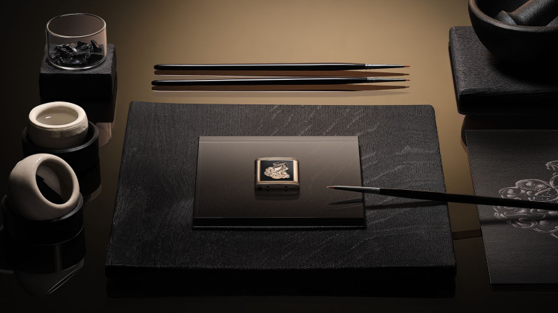 800 2024 q39324 reversotr enamelsnake savoirfaire1 16.9 srgb