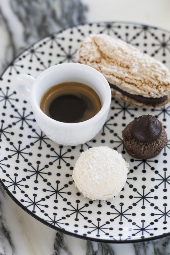 OO LeSaintGeran FB LArtisan Coffee Detail Portrait 1