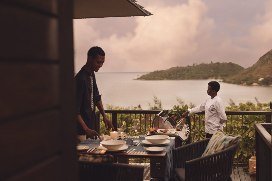 Raffles Seychelles BBQ Butler OVPV 195 225