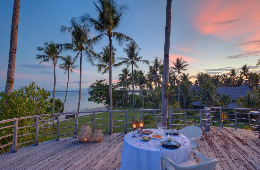 The Set Collection Nay Pal Hideaway dinner Tree House Night