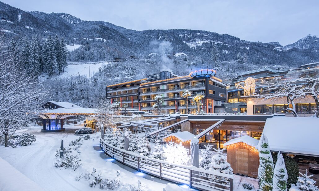 aussenansicht im winter quellenhof luxury resort passeier