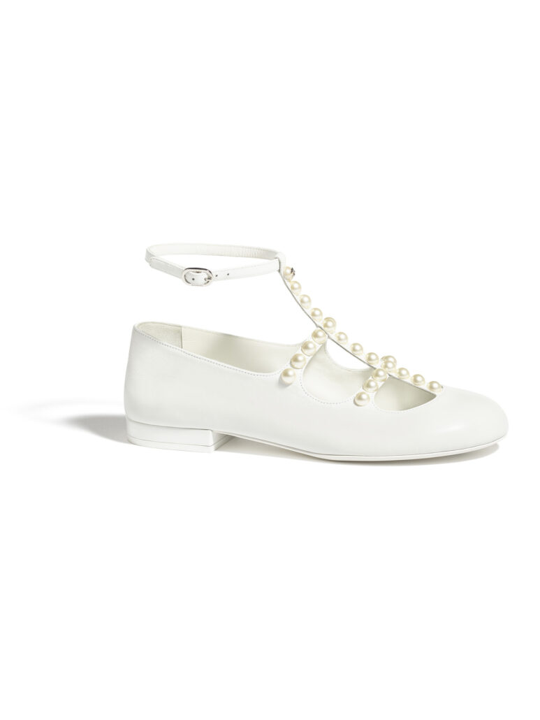 chanel mary janes in white leather and pearls g45752 b17101 nz363 HD