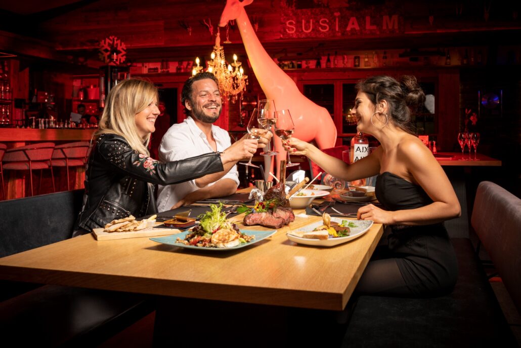 feiern mit freunden c my alpenwelt resort