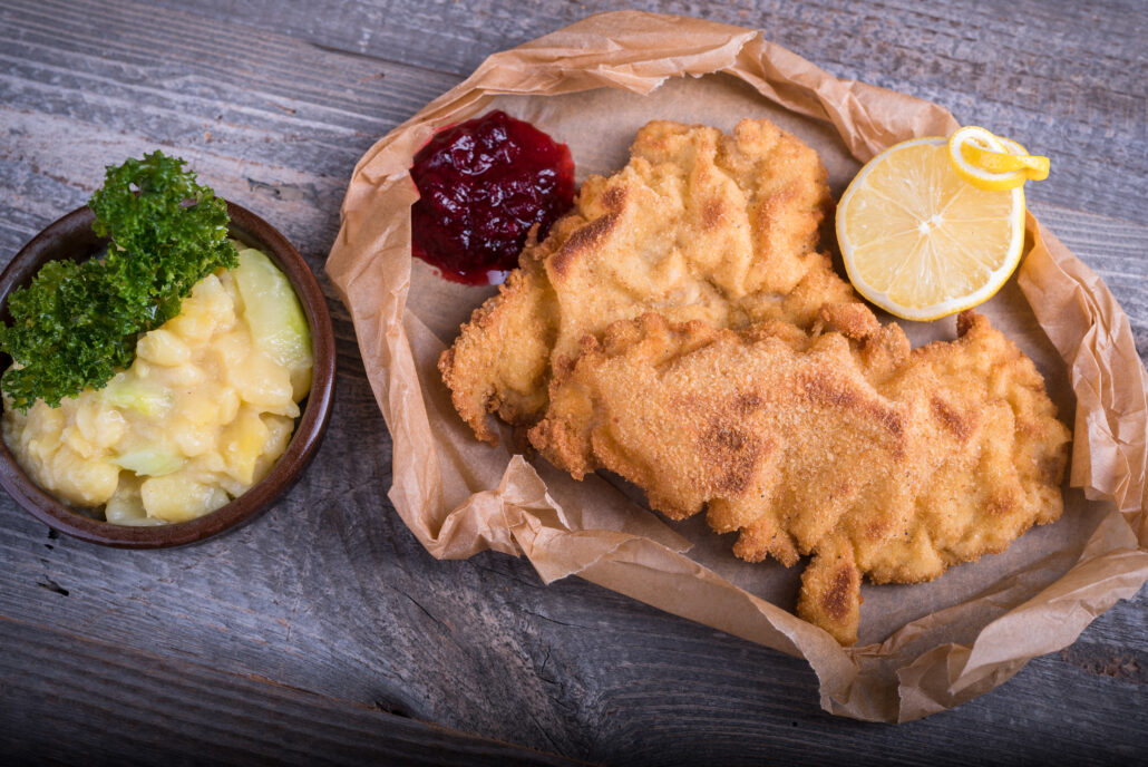 GS Achim Hacks Wiener Schnitzel
