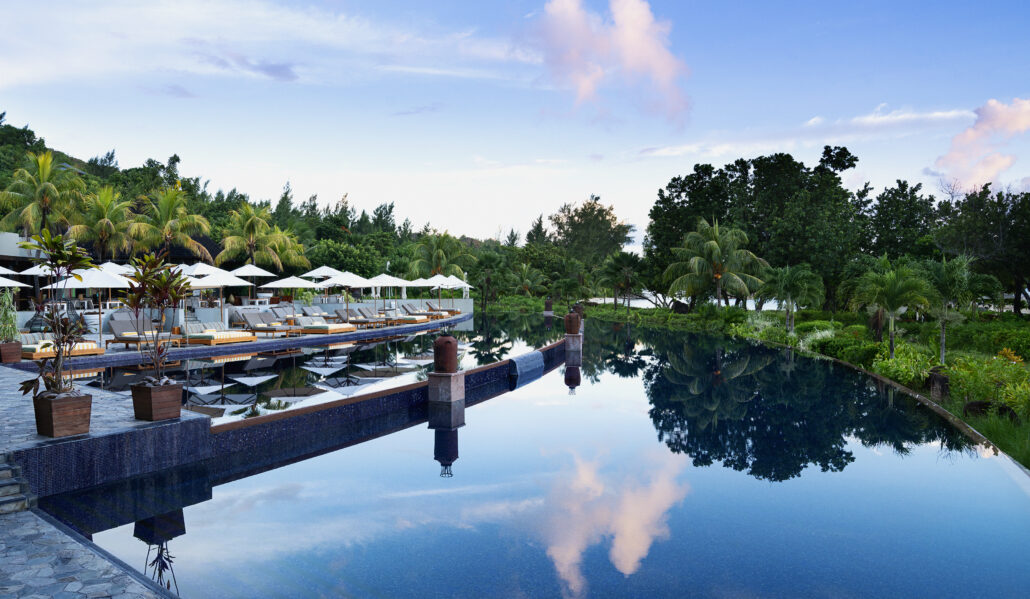 Raffles Seychelles Pool light