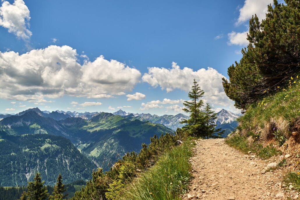 atemberaubender ausblick von den bergen hotel bergblick