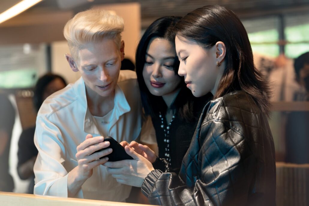 chanel tilda swinton xin zhilei and leah dou copyright donata wenders for chanel 2 1 LD