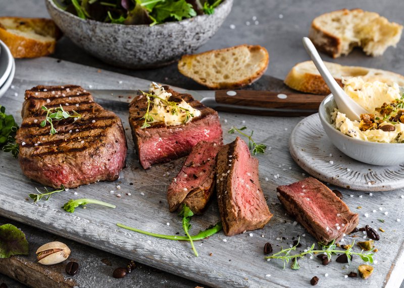 spwe18.14l weihenstephan espressobohnen krokant butter mit gegrilltem rinderfilet