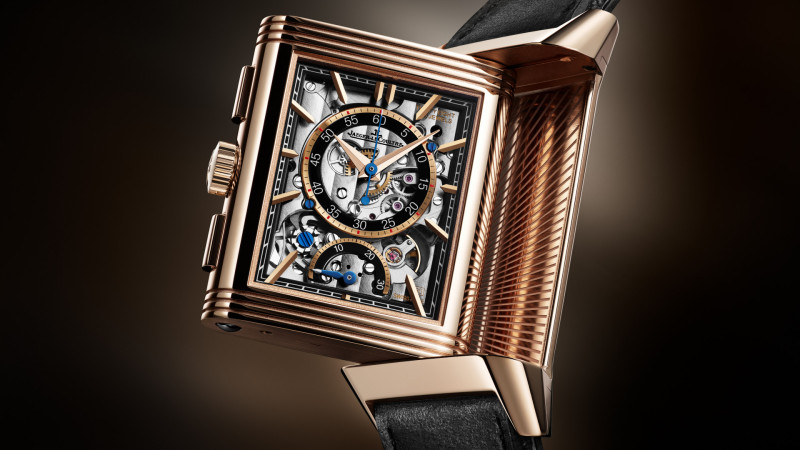 800 jaeger lecoultre reversotributechronograph pinkgold verso closeup 02 16 9