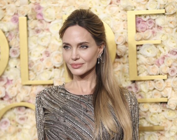 Angelina Jolie Messika Golden Globes Kopie