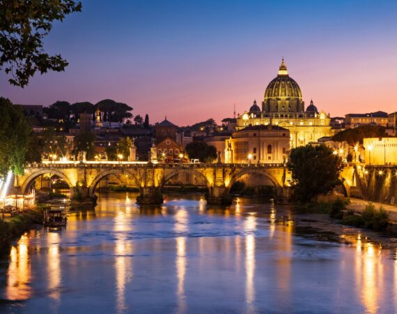 Bootsfahrt bei Nacht in Rom