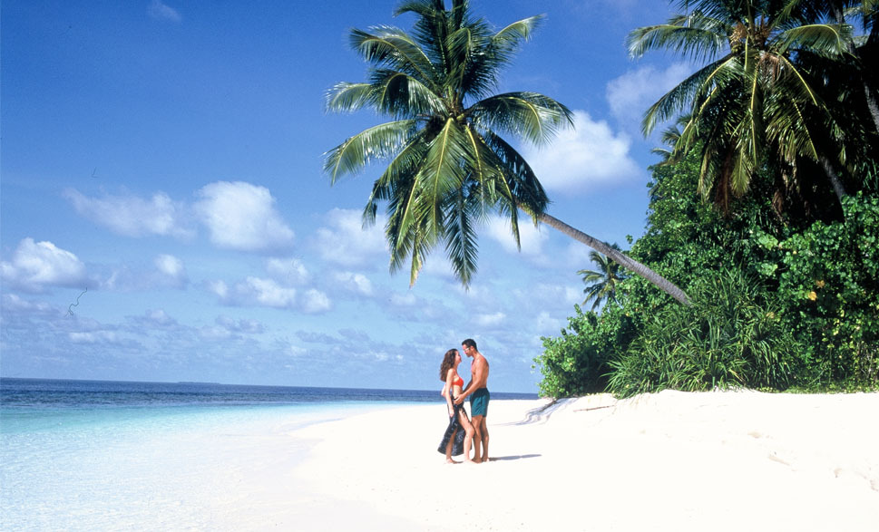 Honeymoon Romance at the Beach www.visitmaldives.com