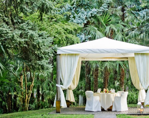 abendessen im park des hotels geniessen du lac et du parc grand resort