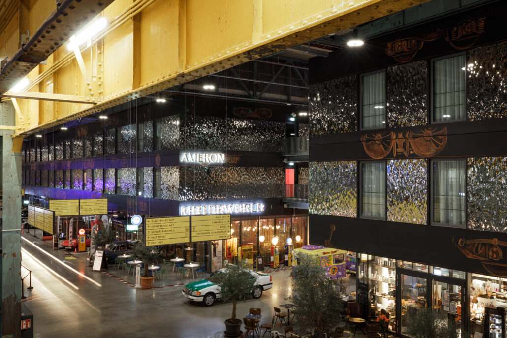 AMERON Muenchen Motorworld Aussenansicht innen ©Jannis Hagels 1