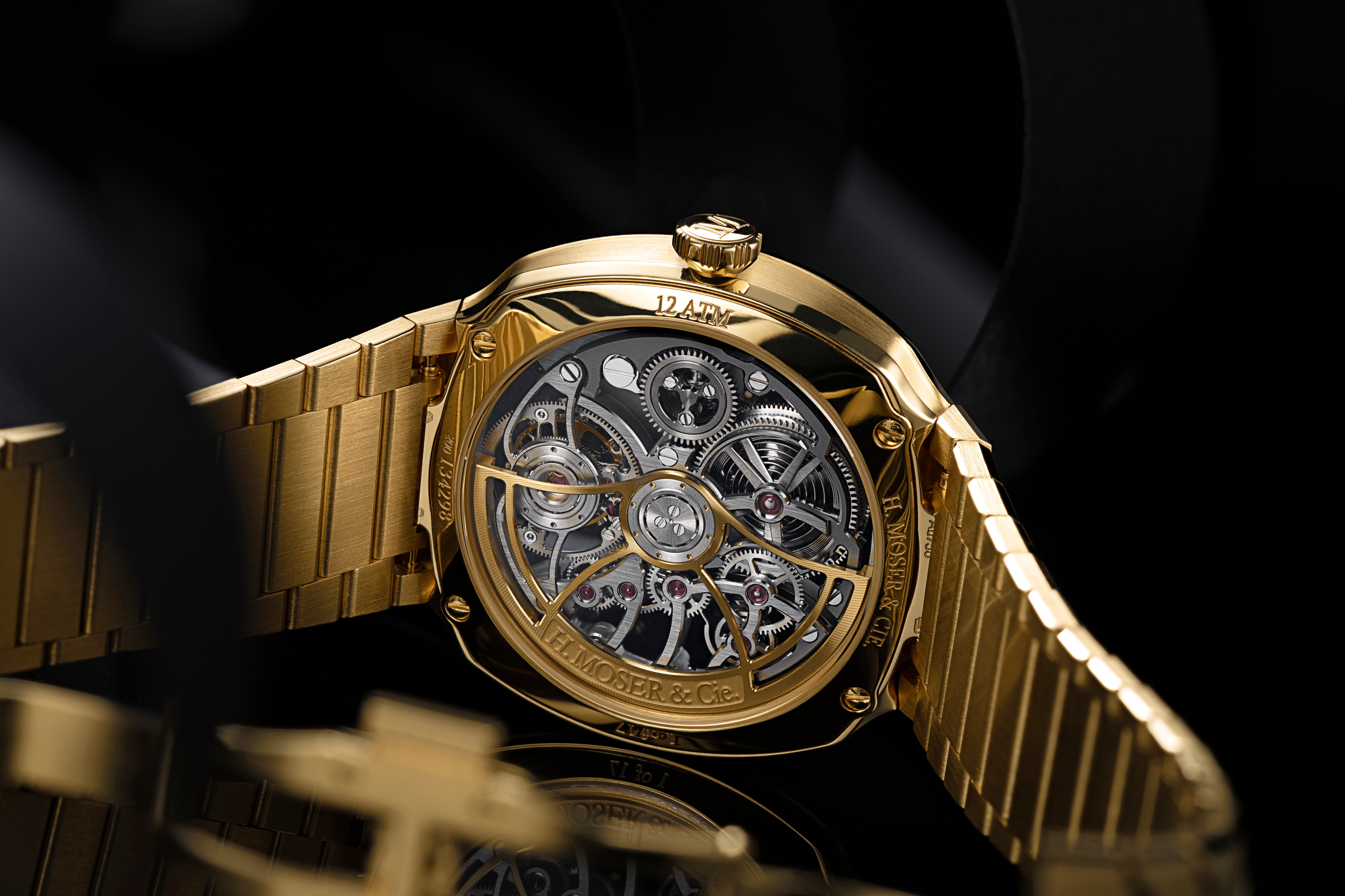 HMoser 6814 0700 Streamliner Tourbillon Skeleton YG Boutique Edition Lifestyle dark caseback