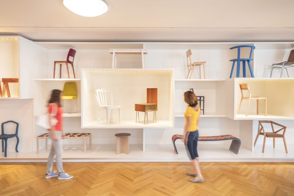 Moebelmuseum Wien Moebelausstellung 21. Jahrhundert small © Schloss Schoenbrunn Kultur und Betriebsges.m.b.H. Severin Wurnig 1