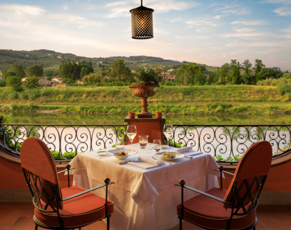 Verrocchio dinner set up Table Arno view