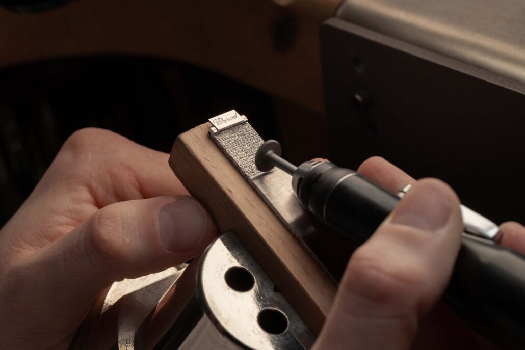 LHeure du Diamant Bark type bracelet making of 6