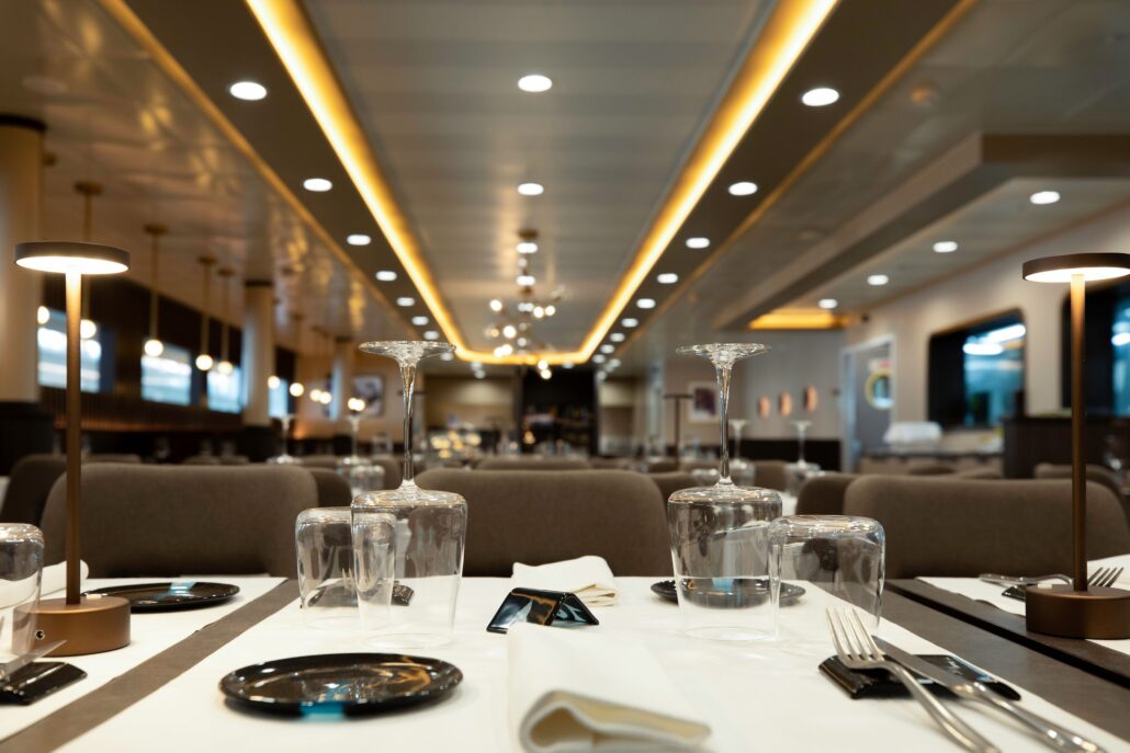 Die Restaurants an Bord sind durchgehend geöffnet ©Moby Lines