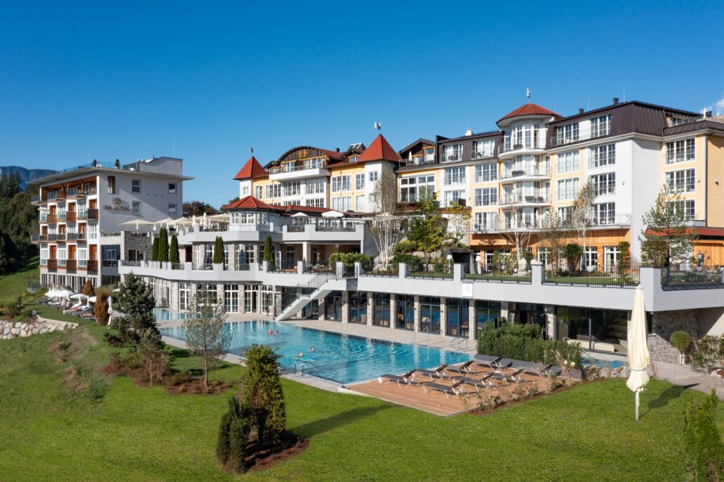 blick auf die gesamte hotelanlage hotel panorama royal