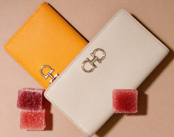 FERRAGAMO 09 caroussel4 wallet 2 sRVB 300DPI 1080x1350