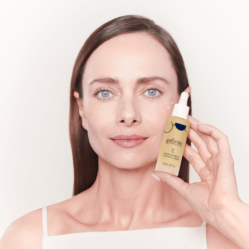 YOUTHFUL SERUM ModelxPackshotxTexture 1 1 1024x1024 1